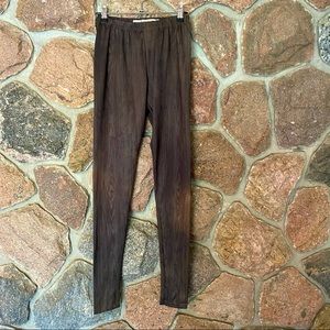 Wood grain pattern leggings! New condition. Made in Canada!